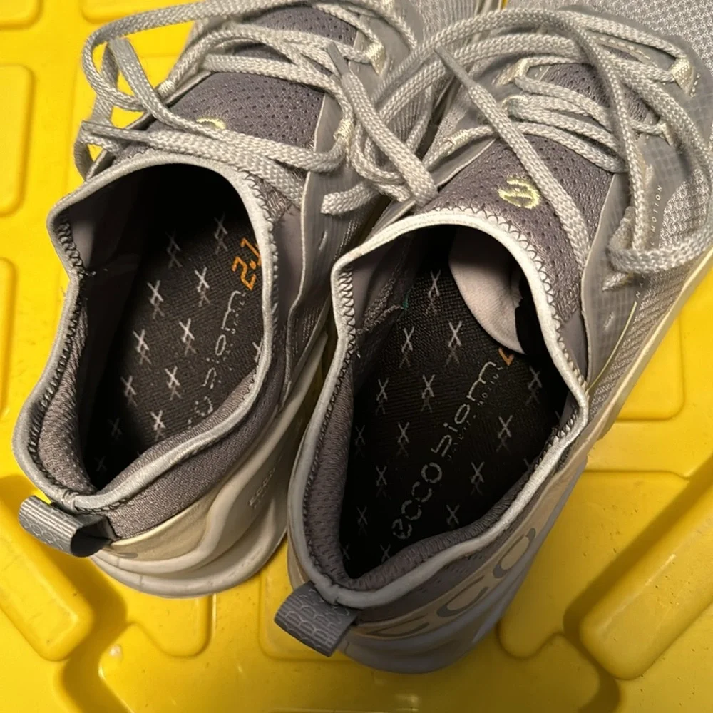 Slightly worn - Picture 2 of 4